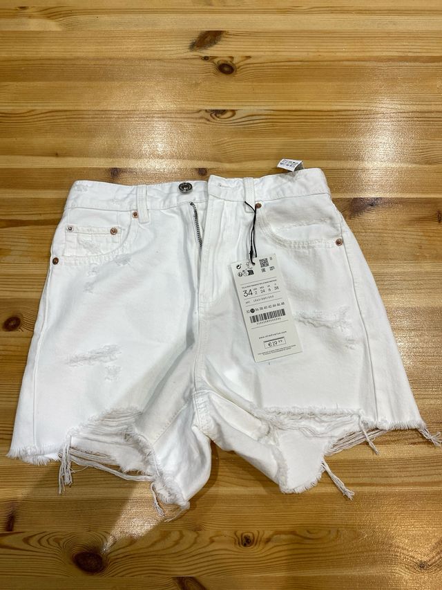 Vaquero corto blanco Stradivarius T.34