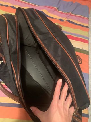 Mochila de viaje negra grande