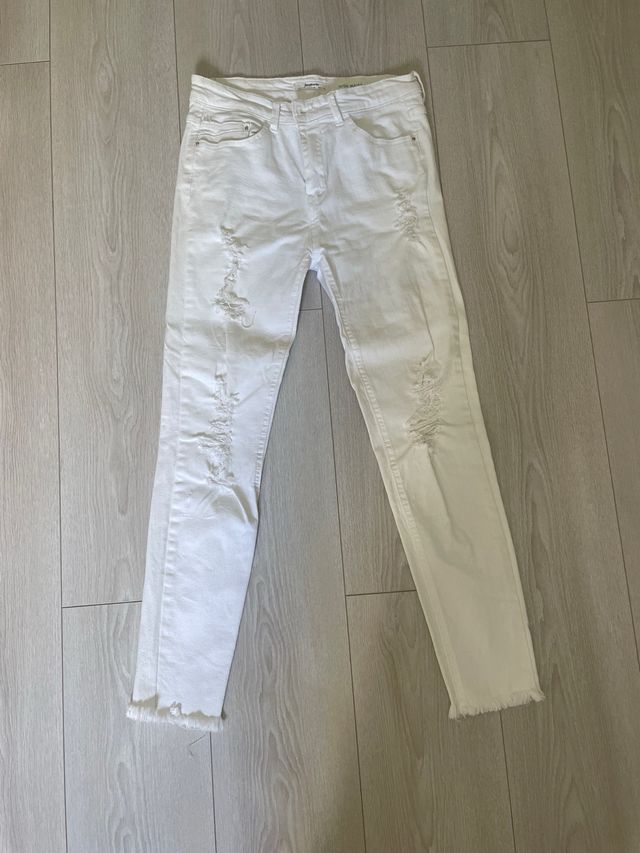Vaqueros blancos rotos