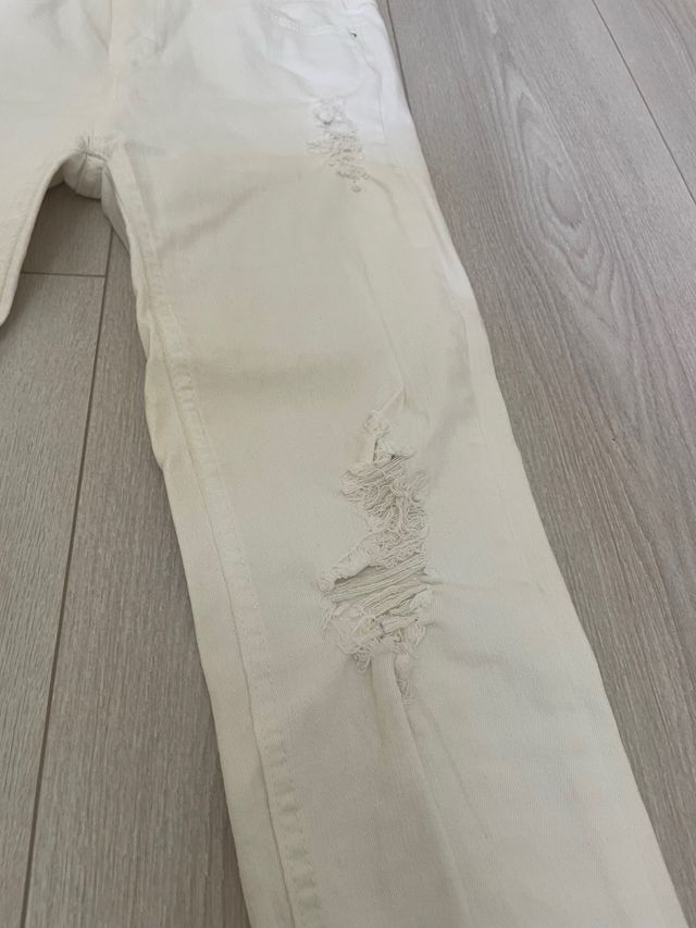 Vaqueros blancos rotos