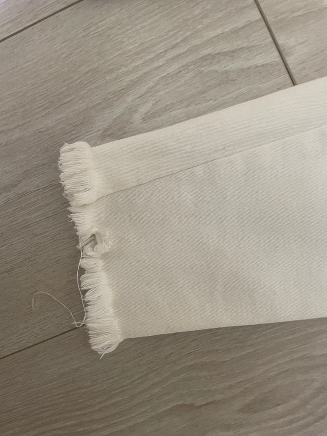 Vaqueros blancos rotos