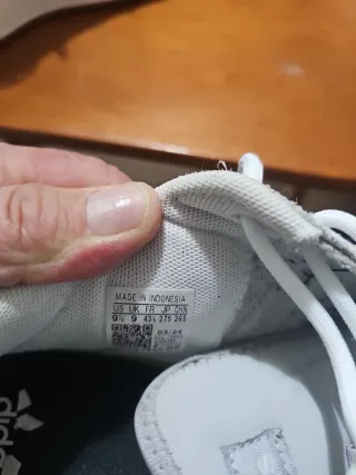 Zapatillas Adidas grises y blancas