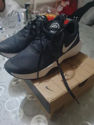 Zapatillas Nike Negras y Blancas