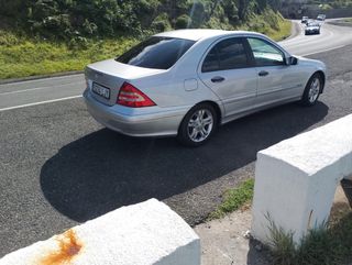 Mercedes-Benz Clase220 B 2005