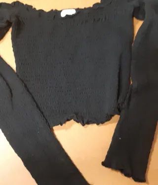 Top negro manga larga fruncido