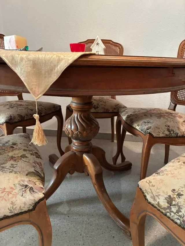 Mesa redonda extensible vintage con 6 sillas