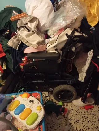 Se vende silla de minusválidos con cargador