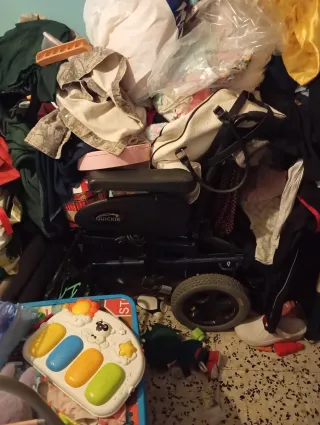 Se vende silla de minusválidos con cargador