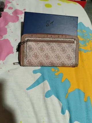 Monedero grande Guess beige y marrón