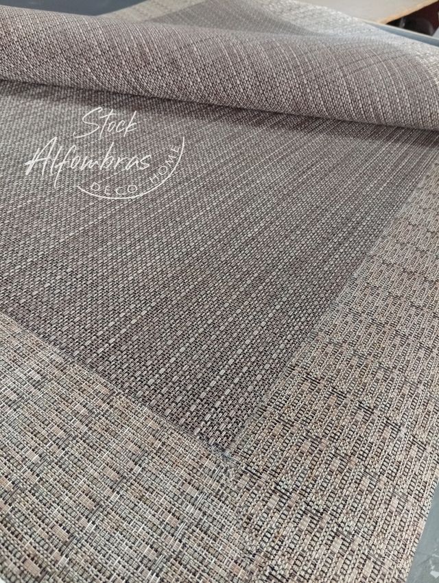 Tappeti in vinile beige e marrone su misura