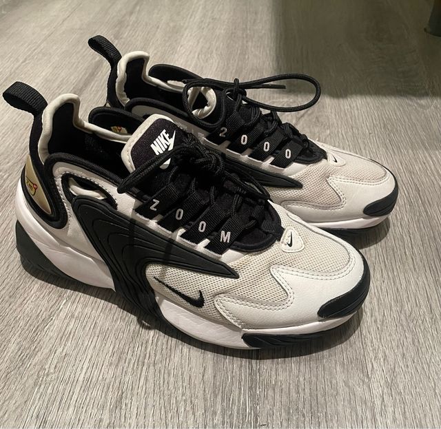 Zapatillas Nike Zoom 2000 Negras y Blancas
