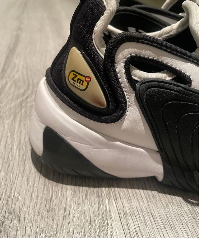 Zapatillas Nike Zoom 2000 Negras y Blancas