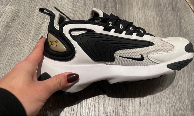 Zapatillas Nike Zoom 2000 Negras y Blancas