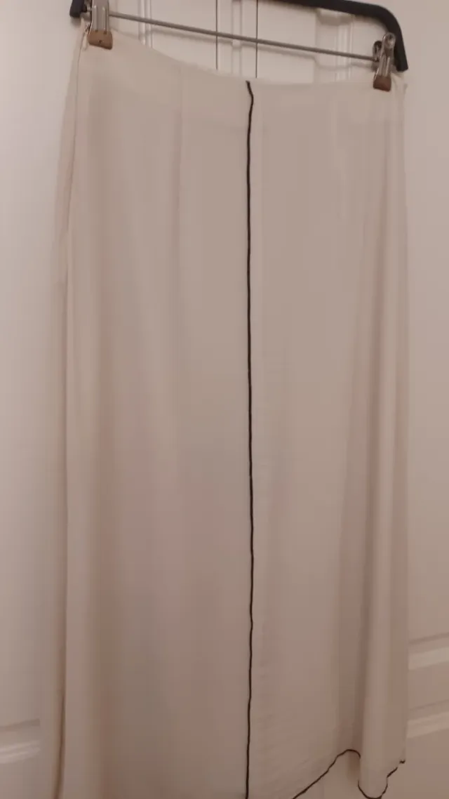 Conjunto Zara blusa y falda beige