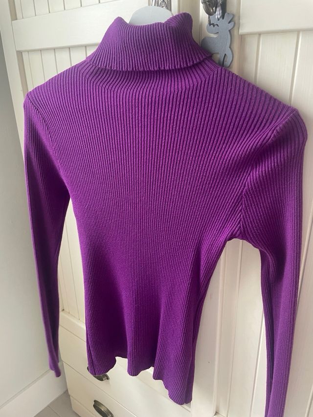 Jersey cuello alto morado