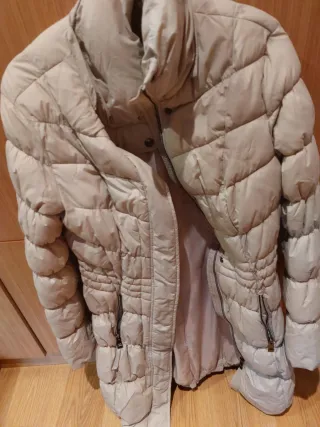 Chaqueta larga beige y marrón