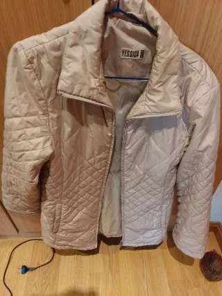 Chaqueta larga beige y marrón