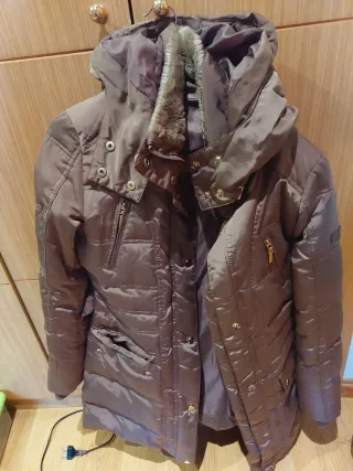 Chaqueta larga beige y marrón