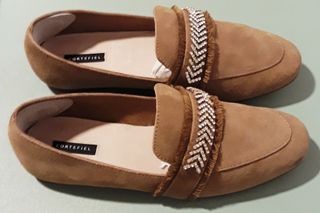 Zapato plano de mujer, tipo mocasín, de ante. T.38