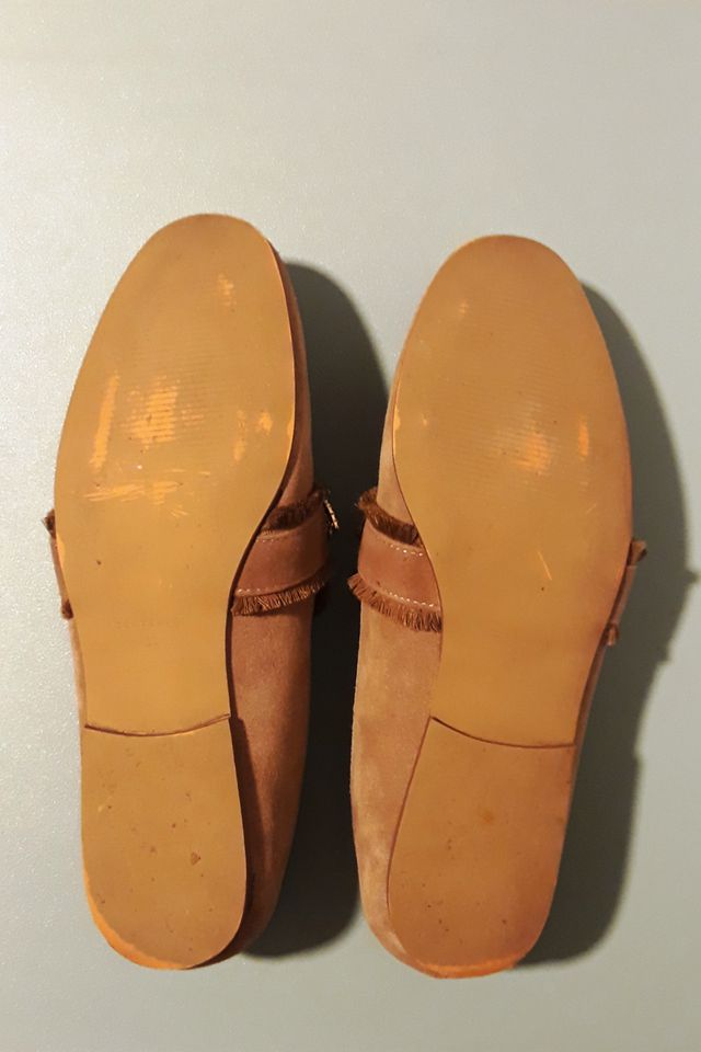Zapato plano de mujer, tipo mocasín, de ante. T.38