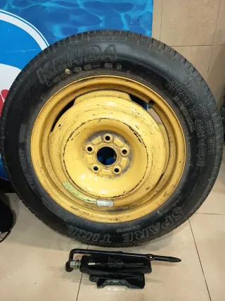 Llanta de refacción Kenda 17 + gato