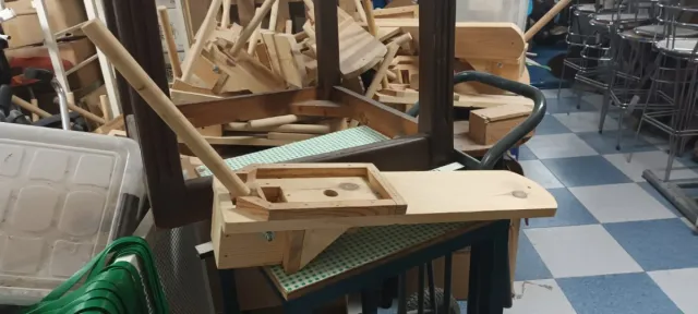 Partidor de aceitunas de madera