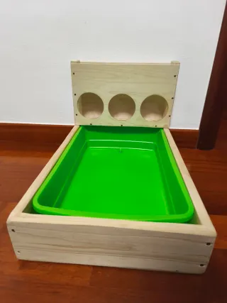 Lettiera con fieniera in legno per conigli