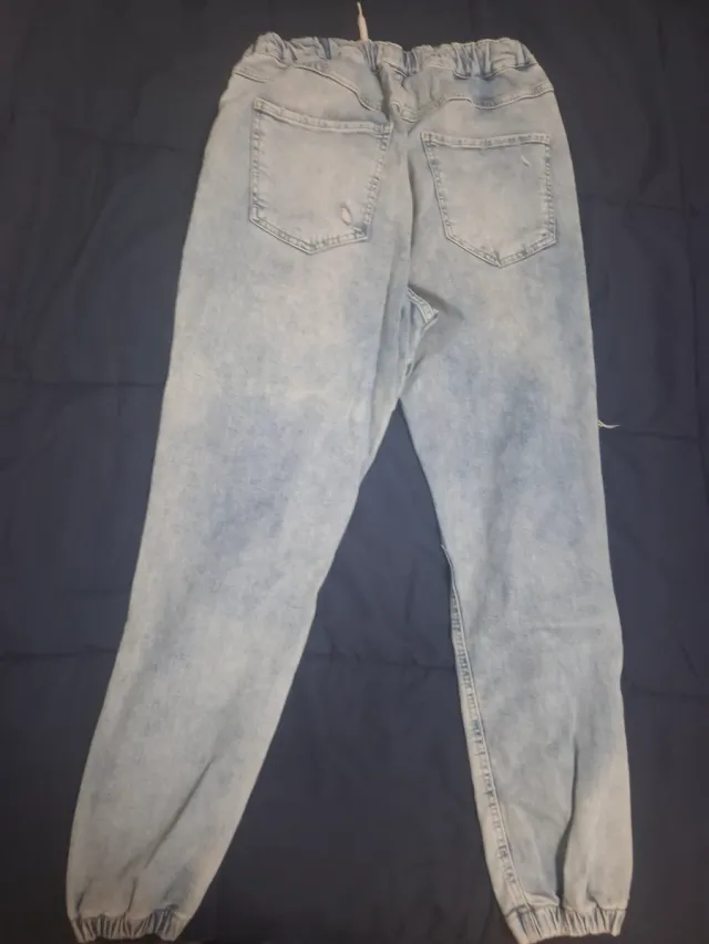 Pantalón vaquero hombre desgastado