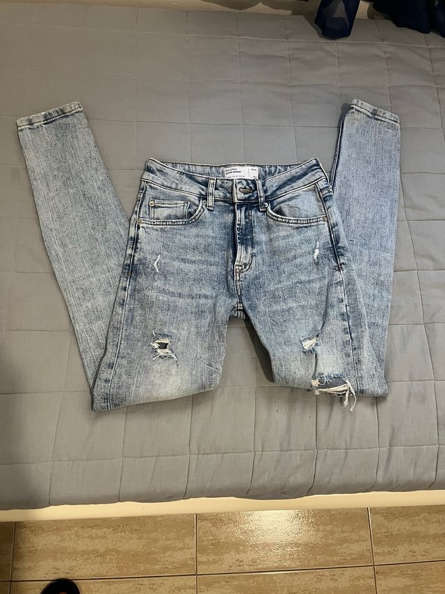 Vaqueros pitillo Bershka XS sin estrenar