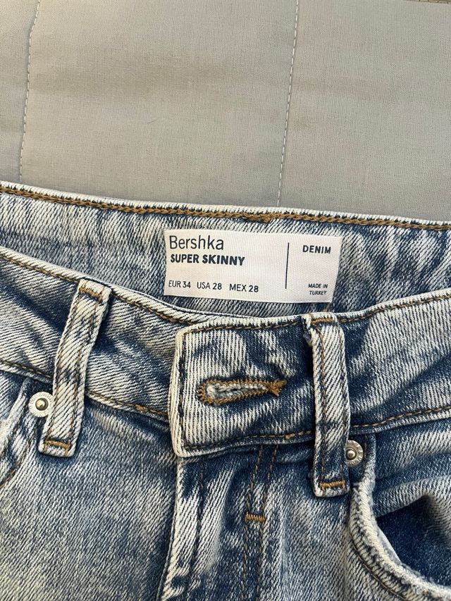 Vaqueros pitillo Bershka XS sin estrenar