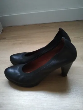 Zapatos de tacón Hispanitas. Número 38