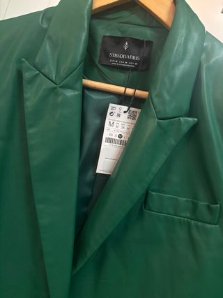 Americana efecto piel Stradivarius verde Talla M