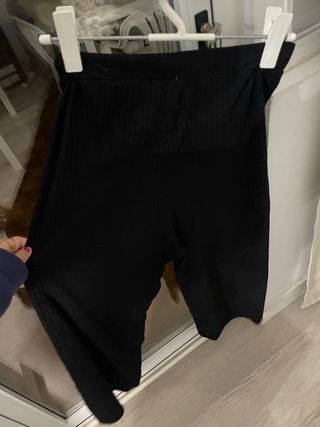 Pantalón negro largo con cinturón