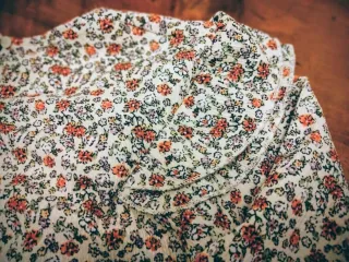 Blusa floral con volantes