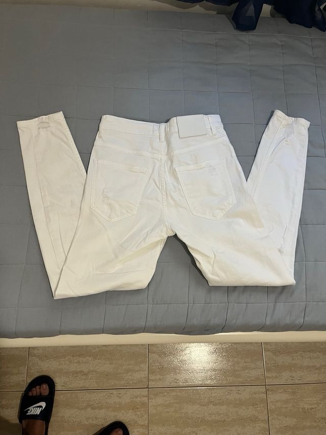 Vaqueros pitillo blancos rotos sin estrenar