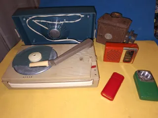Lotto Articoli Vintage: Giradischi, Radio, Linterna