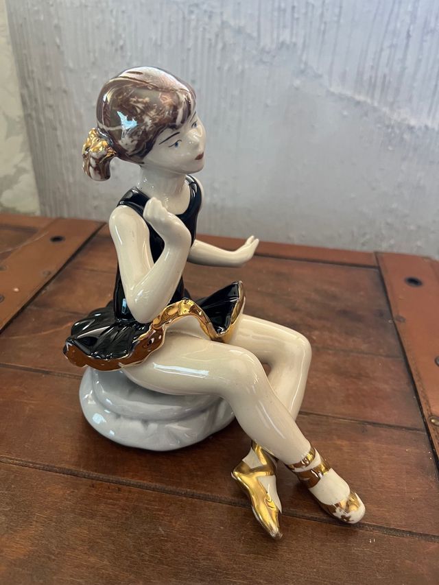 Figura bailarina porcelana dorada