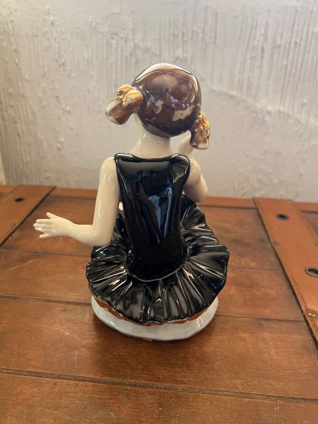 Figura bailarina porcelana dorada