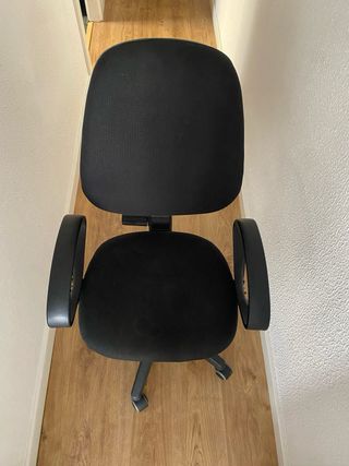 Silla de oficina ergonómica negra