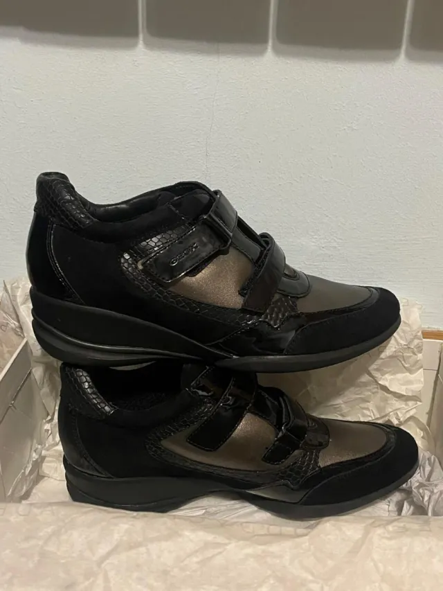Zapatos Geox Mujer Negros y Plateados