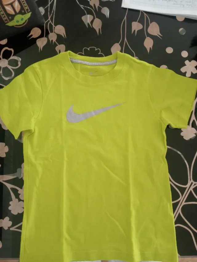Camiseta Nike verde lima 6-8 años