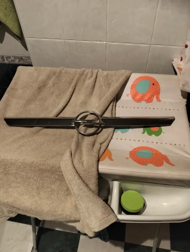 Opel Astra H Parrilla Cromada Delantera