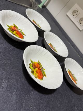 5 Cuencos de Porcelana con Manzanas