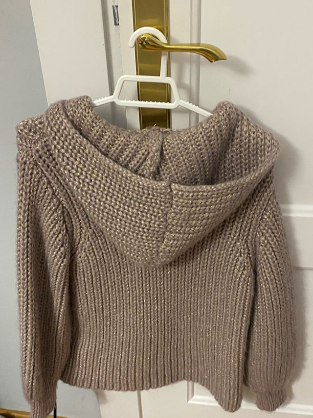 Jersey Zara con capucha y brillos beige/dorado