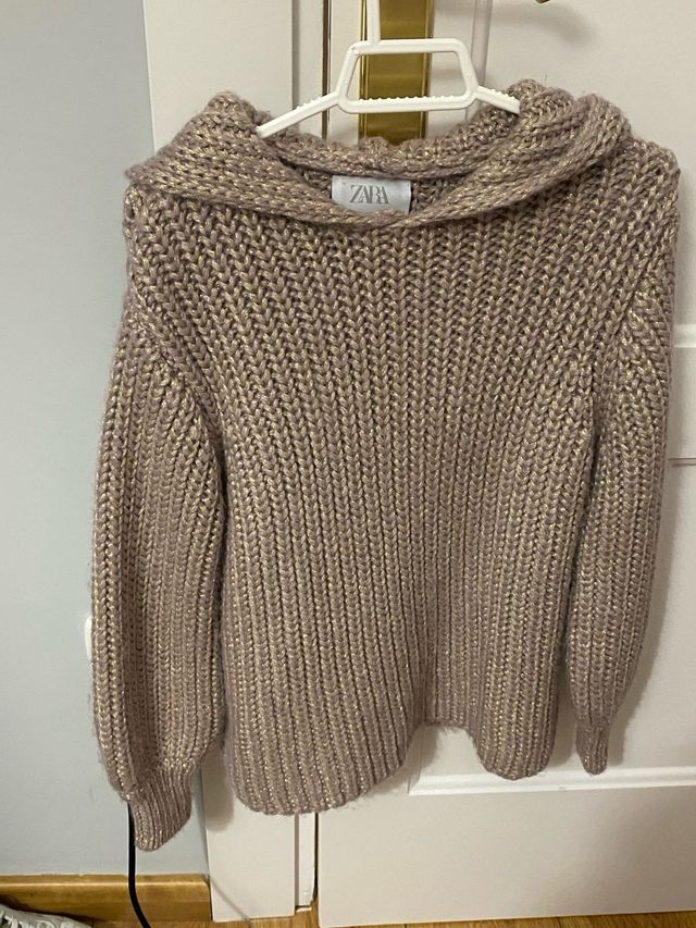 Jersey Zara con capucha y brillos beige/dorado