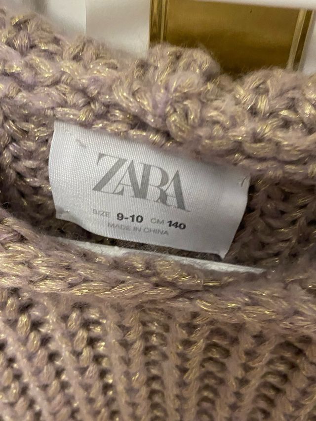 Jersey Zara con capucha y brillos beige/dorado