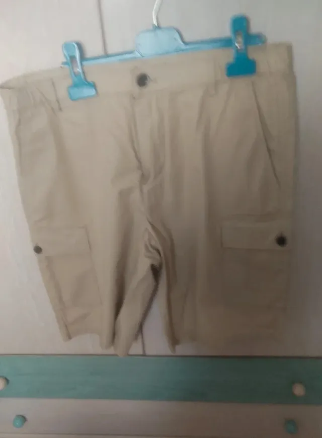 Pantalón corto cargo beige hombre