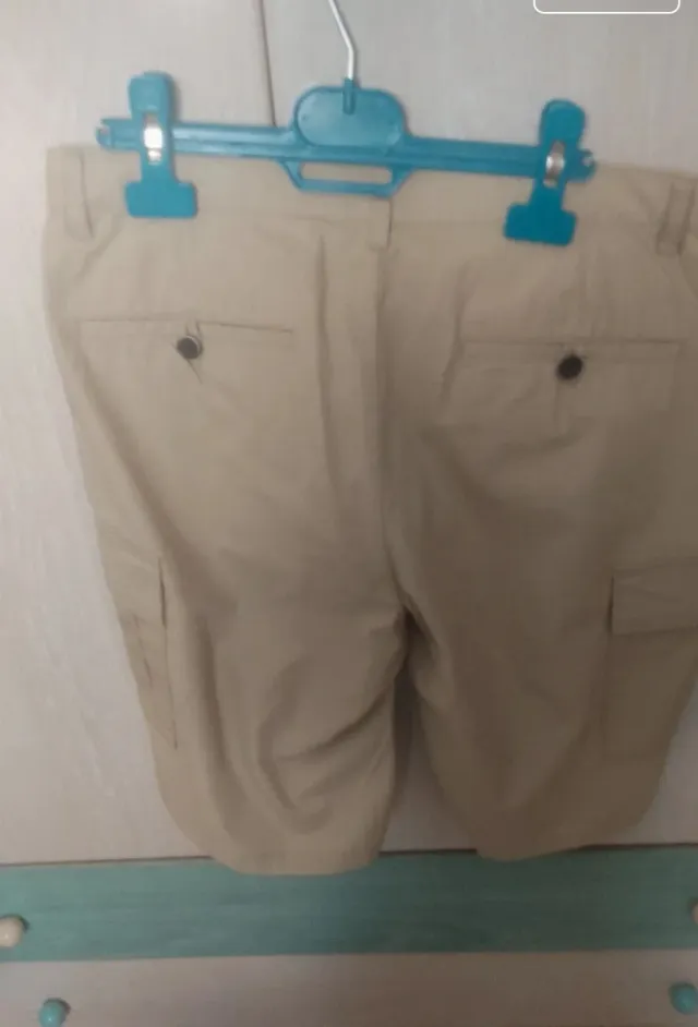 Pantalón corto cargo beige hombre