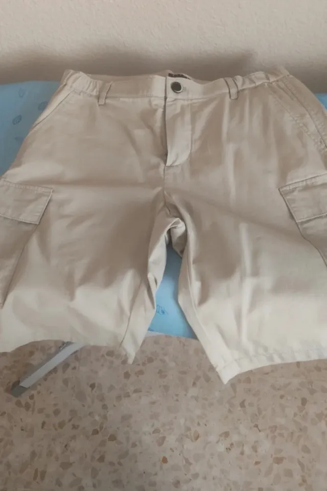 Pantalón corto cargo beige hombre