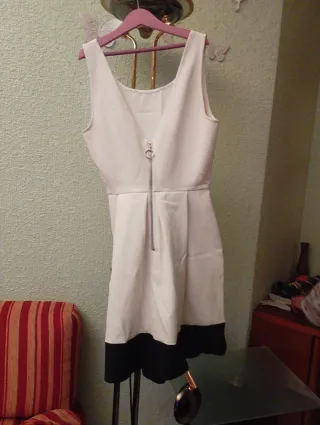 Vestido blanco y negro con cremallera